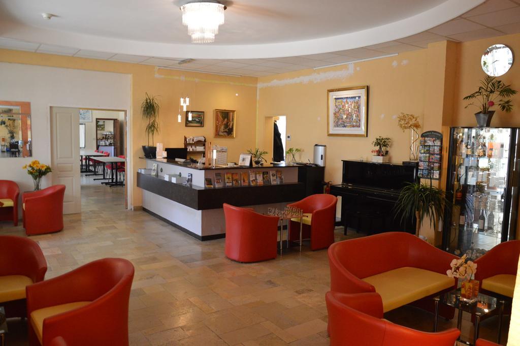 Logis Hotel & Restaurant Le Fleurance Exterior foto