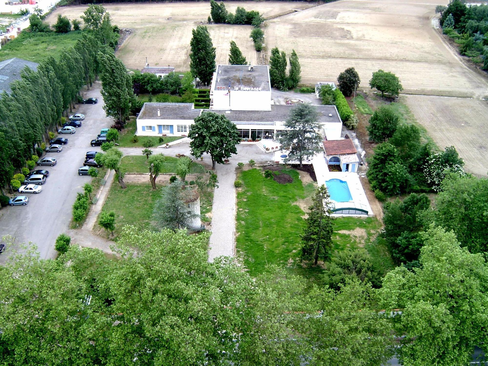 Logis Hotel & Restaurant Le Fleurance Exterior foto